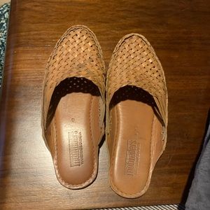 Mohinders woven slides